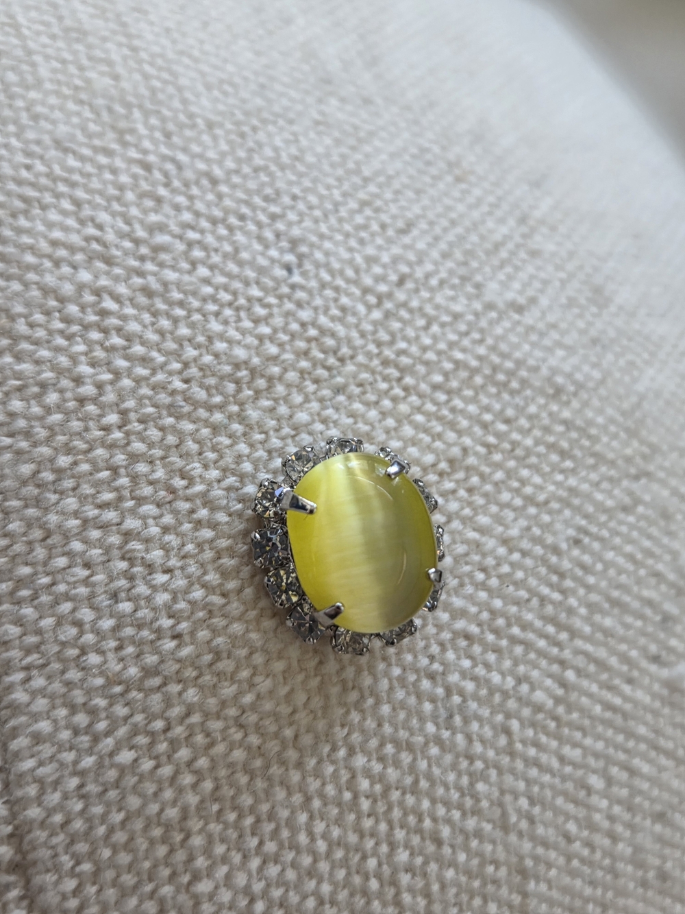 Vintage Japanese Yellow Cat’s Eye Scarf Pin
